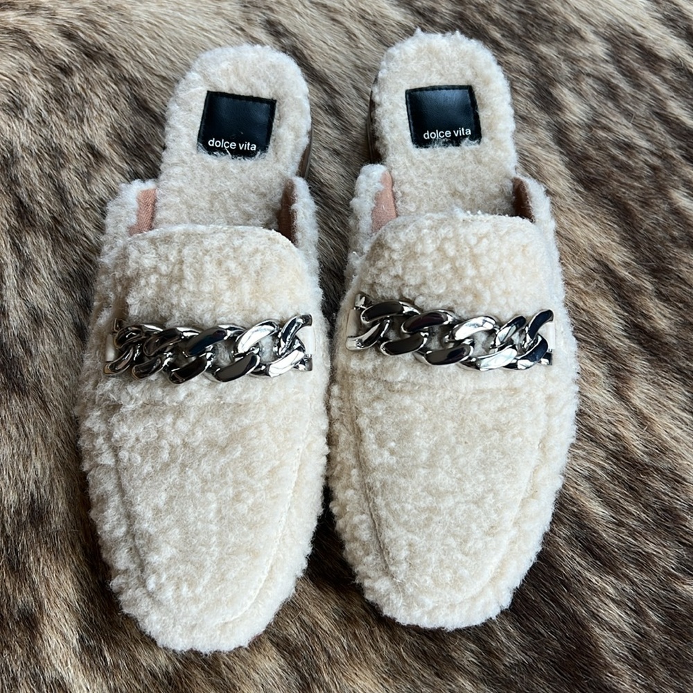 Dolce Vita Pela Slip On Faux Shearling Mules Natural Chunky Silver Chain SZ 6